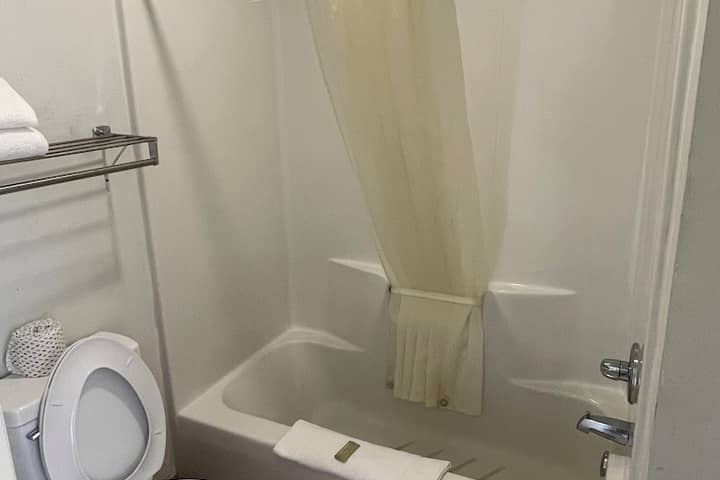Room 7 of 8