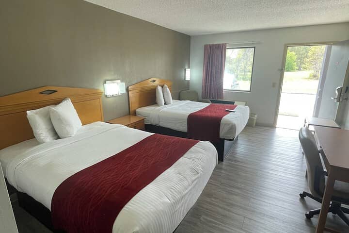 Room 4 of 8