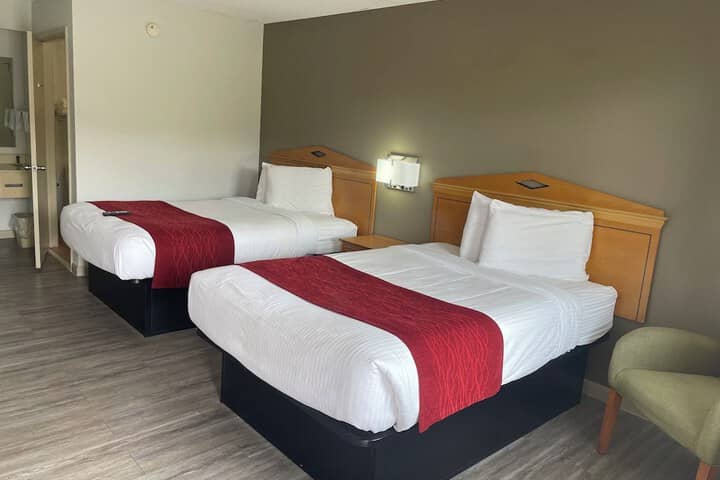Room 3 of 8